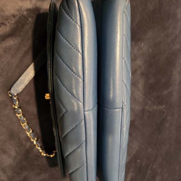 Chanel Chevron Trendy Flap Bag - Picture 7 of 15